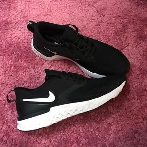 Nike Odyssey React FlyKnit Womens size 9